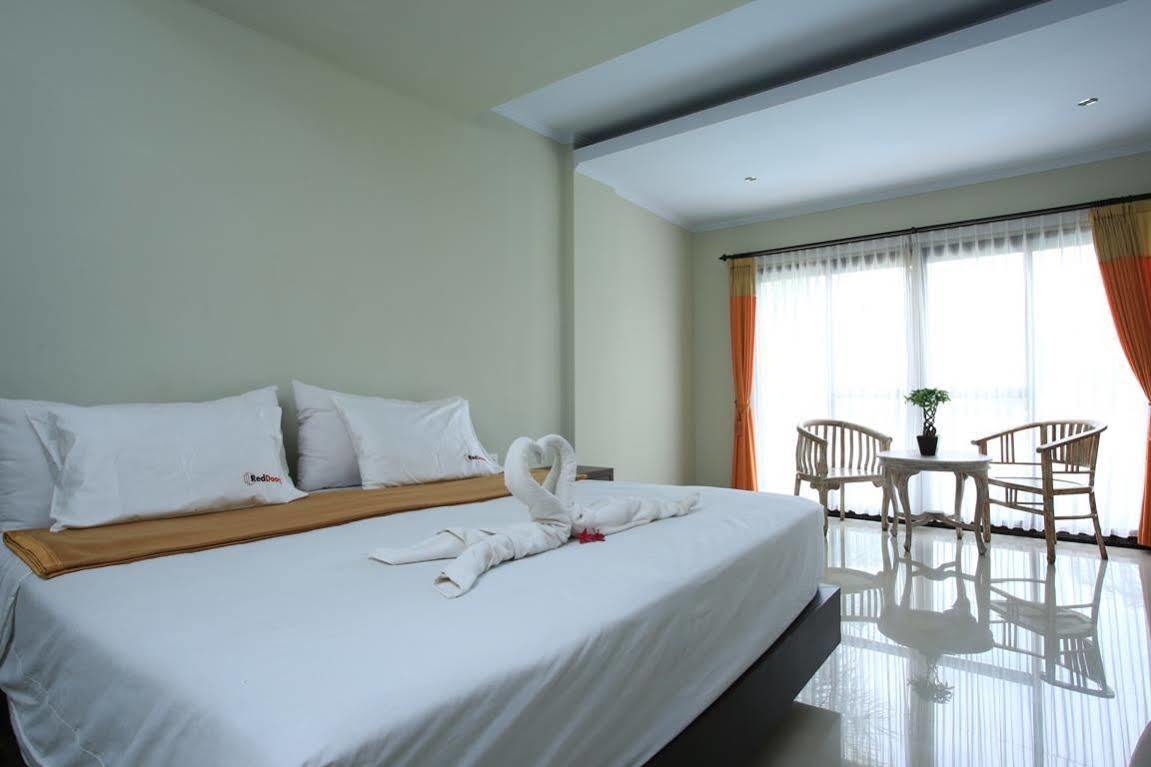 Reddoorz @ Padma Utara Hotel Legian Exterior foto